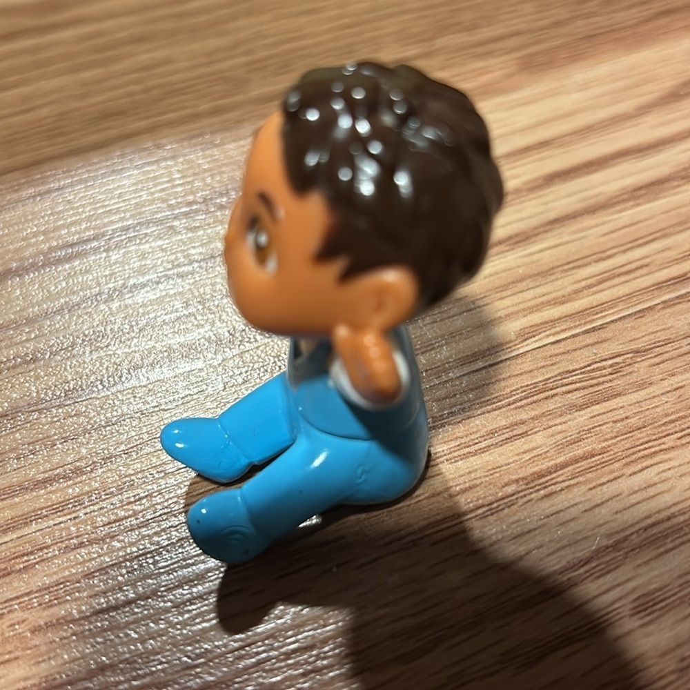 Dora the Explorer Brother Mini Figure Mattel 2.25" - Picture 4 of 6
